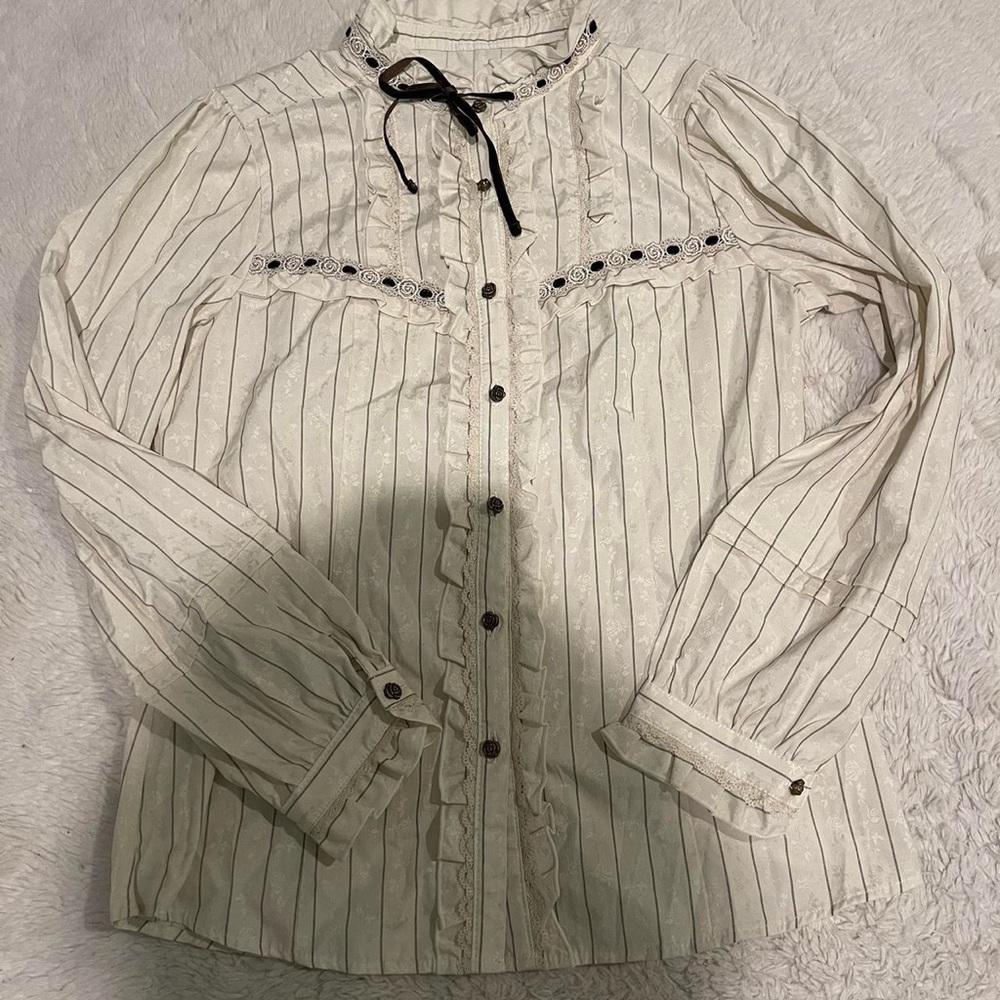 BEAUTIFUL axes femme Victorian style long sleeve blouse